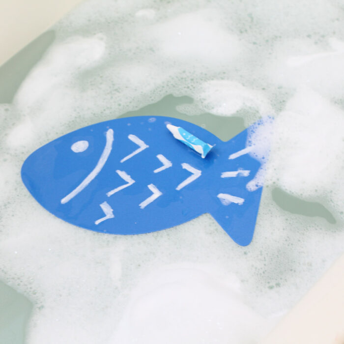 [KITPAS] DRAWING BOARD (FISH) WITH BATH SHOWER CRAYON – STICK ON TILES FLOAT ON WATER – LEARN PLAY 3